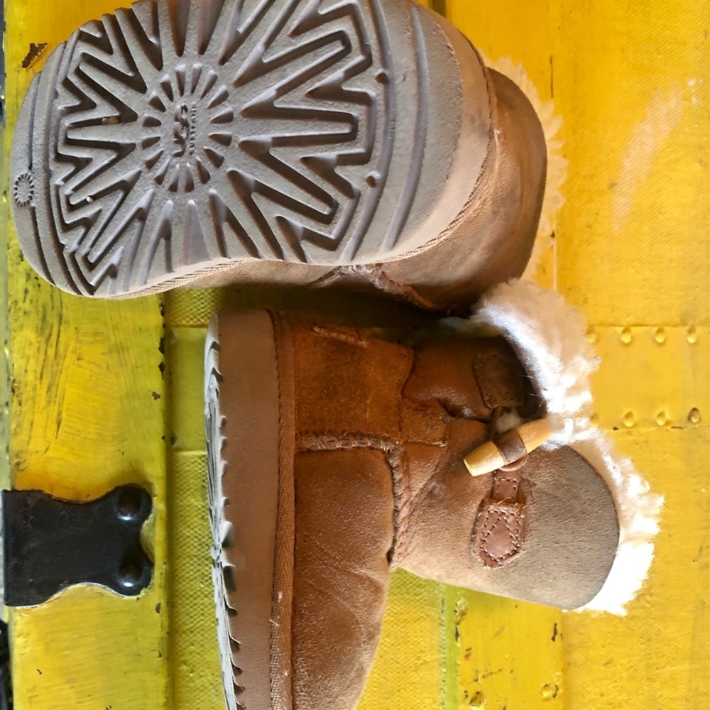 UGG Boots - Toddler 6